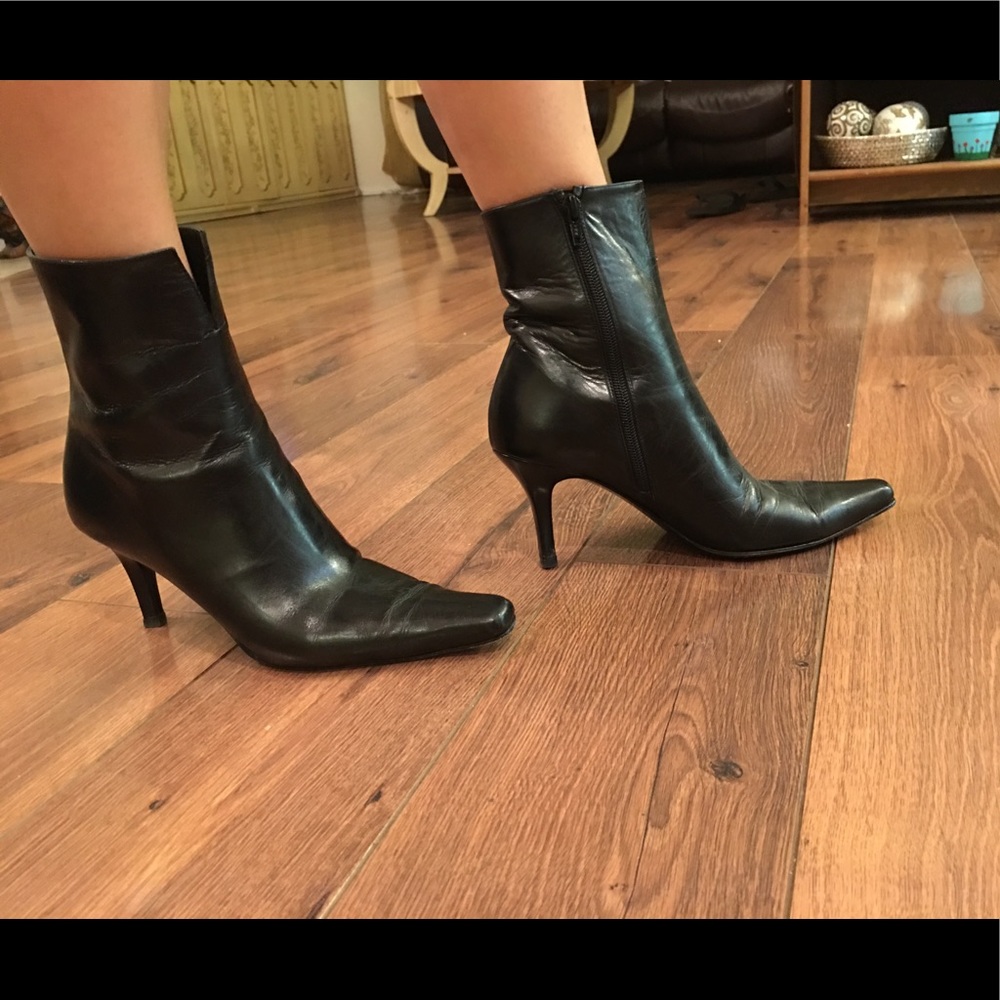 Stuart Weitzman - Picture 2 of 8